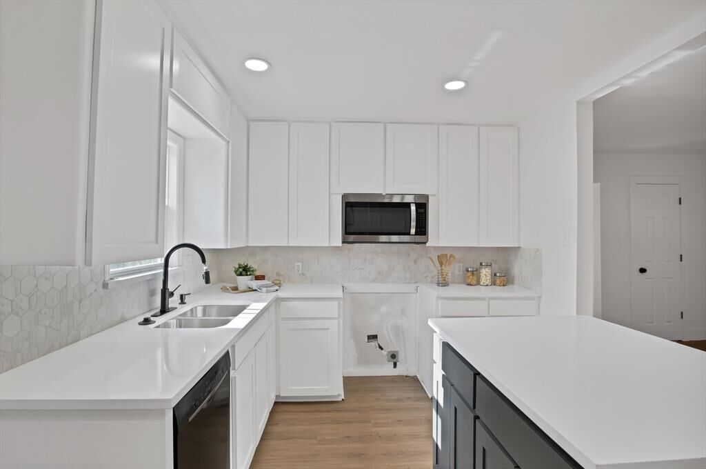 Property Photo:  552 Norwood Drive  TX 76053 