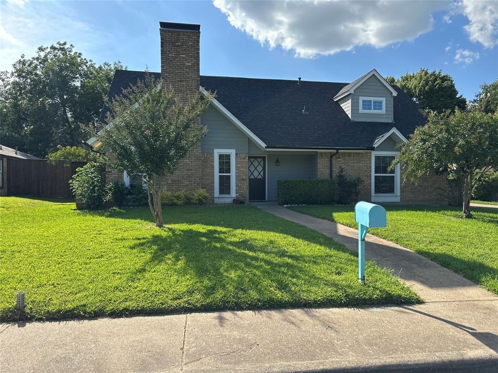 Property Photo: 147 N Greenstone Lane TX 75116