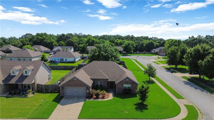 Property Photo: 536 N Fox Meadows Lane AR 72704