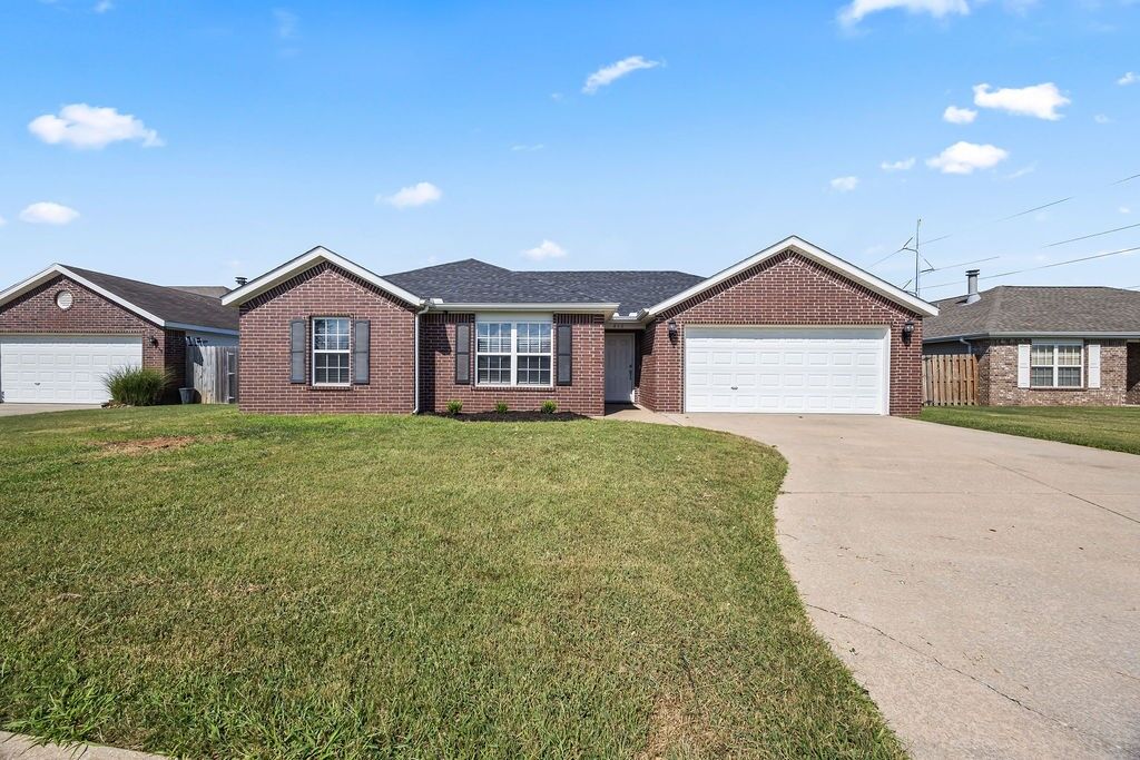 Property Photo:  806 Summitchase Road  AR 72712 