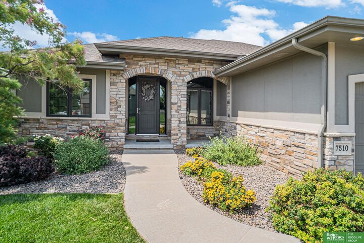Property Photo: 7510 S 103 Avenue NE 68128