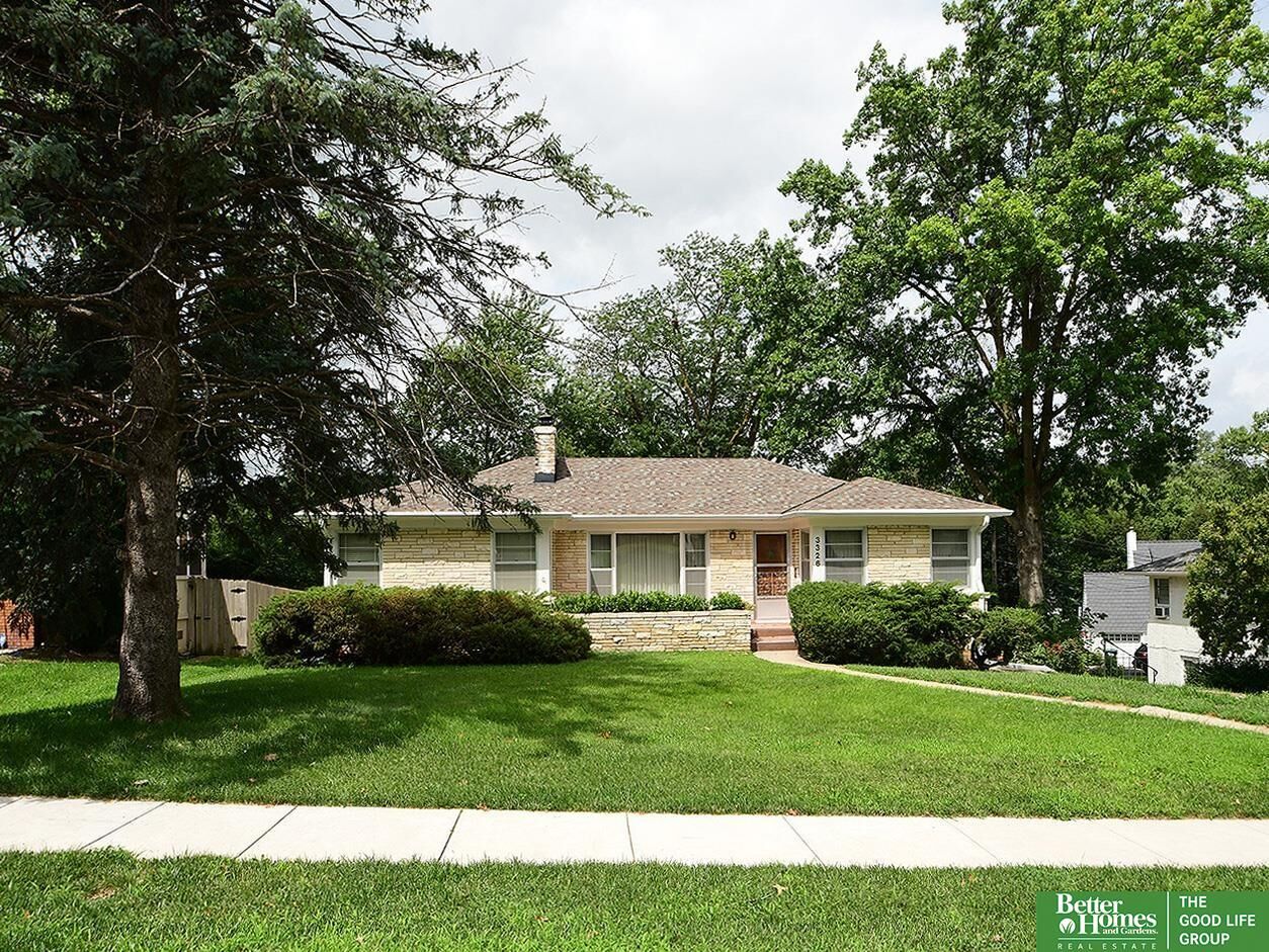 Property Photo:  3326 N 48 Street  NE 68104 