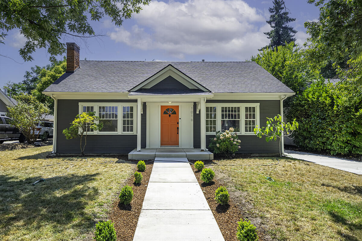 Property Photo:  1016 Queen Anne Avenue  OR 97504 