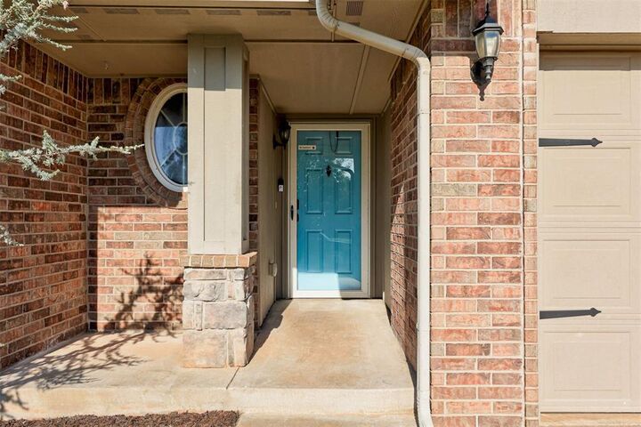 Property Photo:  913 Desert Trail  OK 73099 
