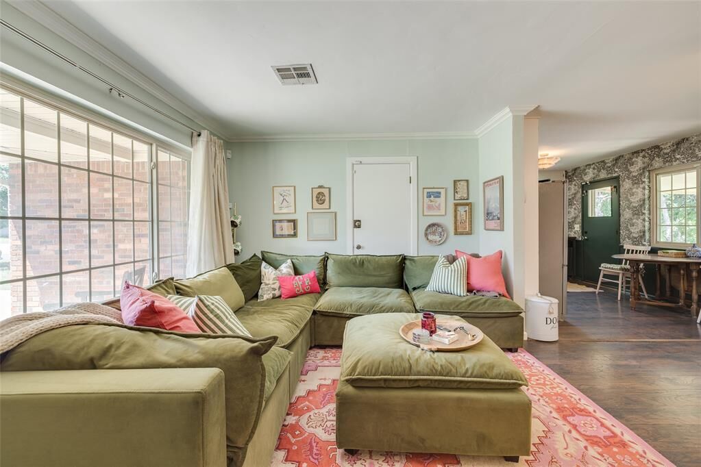 Property Photo: 1621 Carlisle Court OK 73120