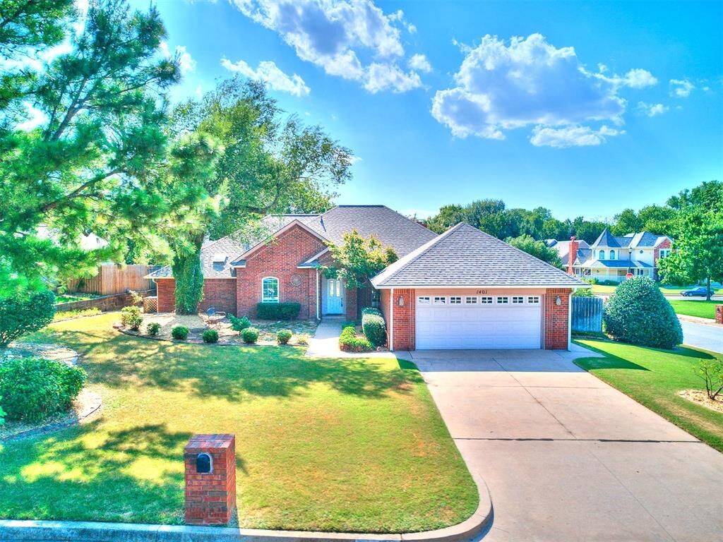Property Photo:  1401 Carrick Court  OK 73034 