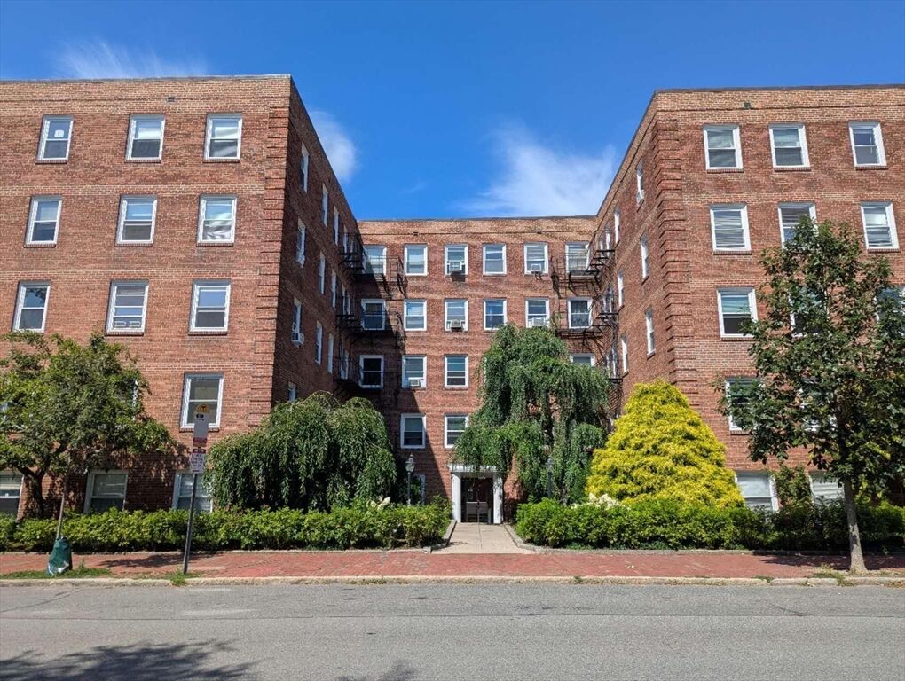 Property Photo:  395 Broadway L2g  MA 02139 