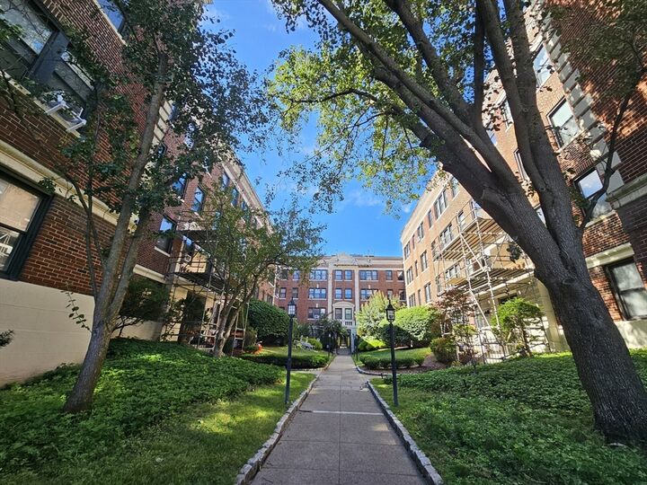 Property Photo:  137 Englewood Ave 32  MA 02135 