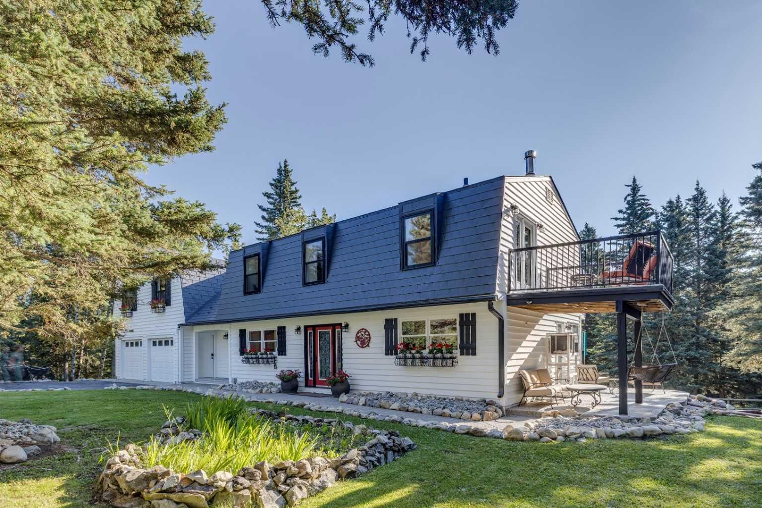 Photo de la propriété:  206056 Highway 762  AB T0L 0K0