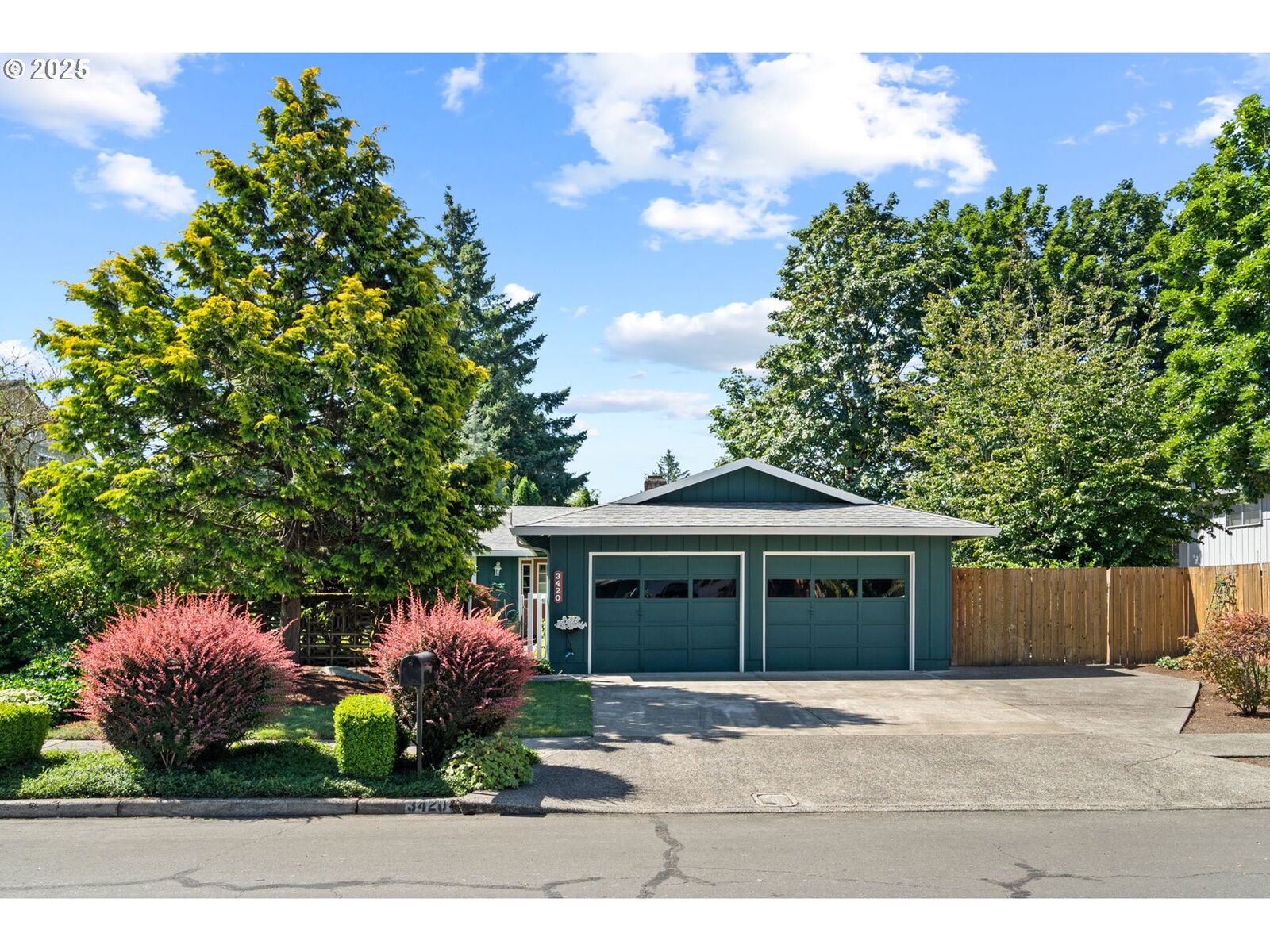 Property Photo:  3420 SE El Camino Dr  OR 97080 