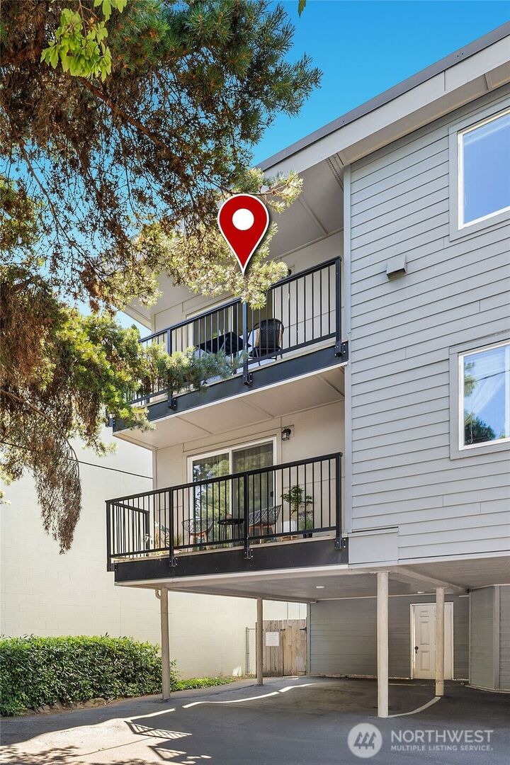 Property Photo:  9255  Greenwood Avenue N 35  WA 98103 