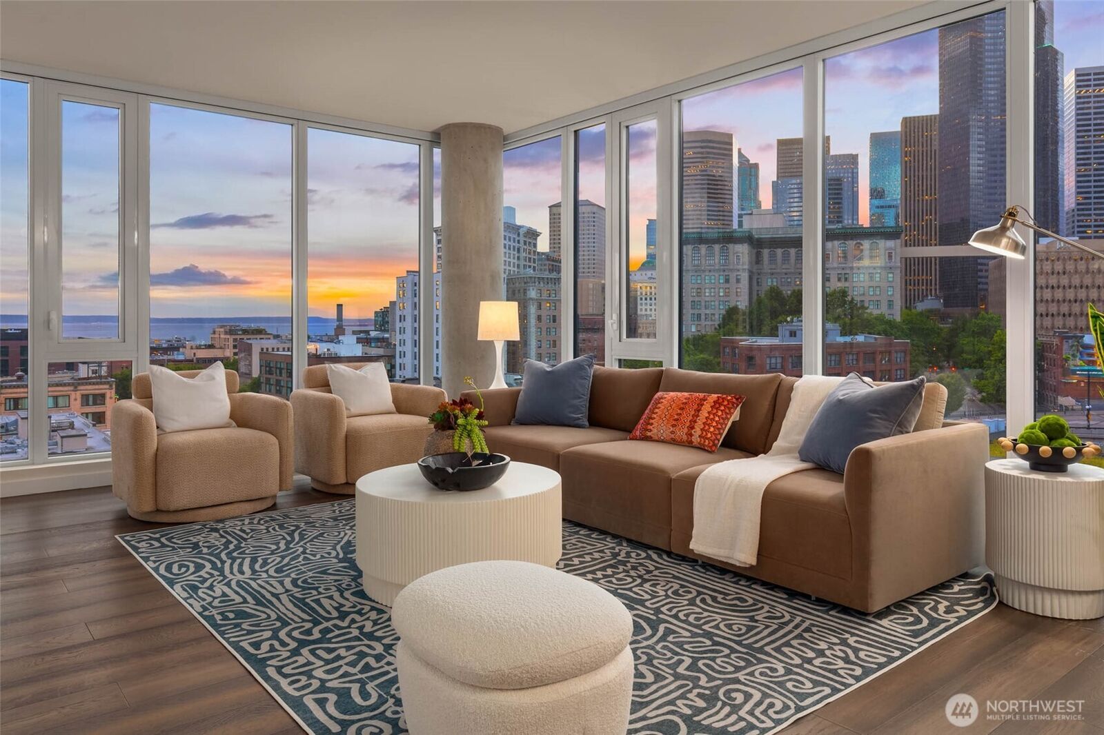 Property Photo:  450 S Main St 912  WA 98104 