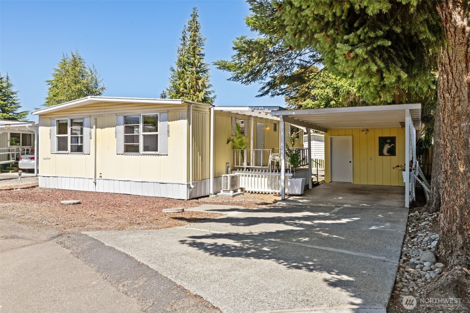 Property Photo: 921 S 3rd Avenue 20 WA 98382
