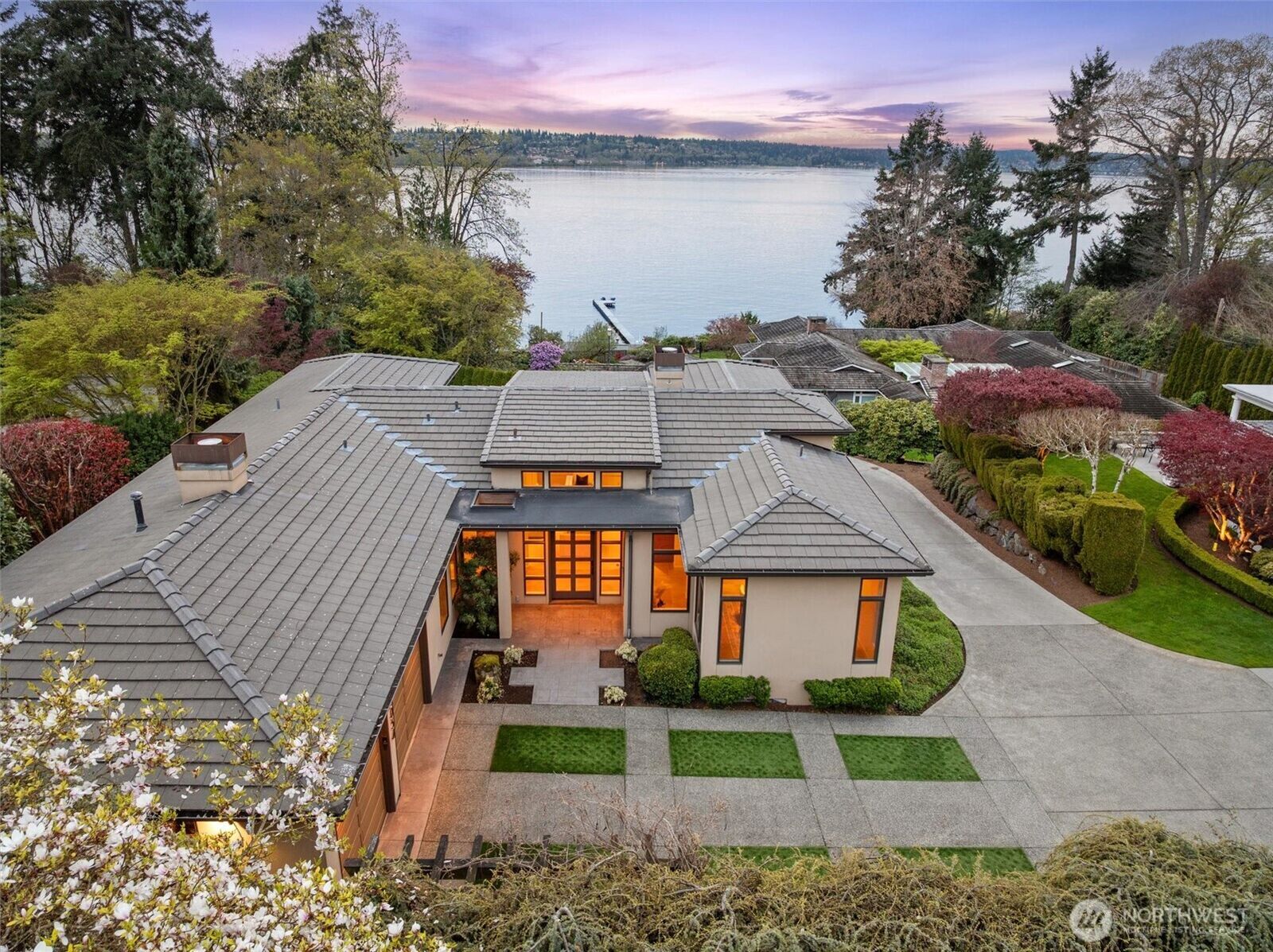 Property Photo: 1054 Waverly Way WA 98033