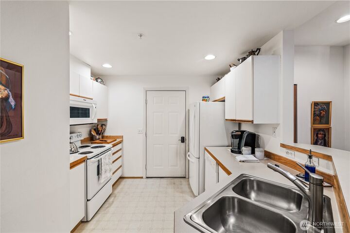 Property Photo:  23325  59th Place S 16-1  WA 98032 