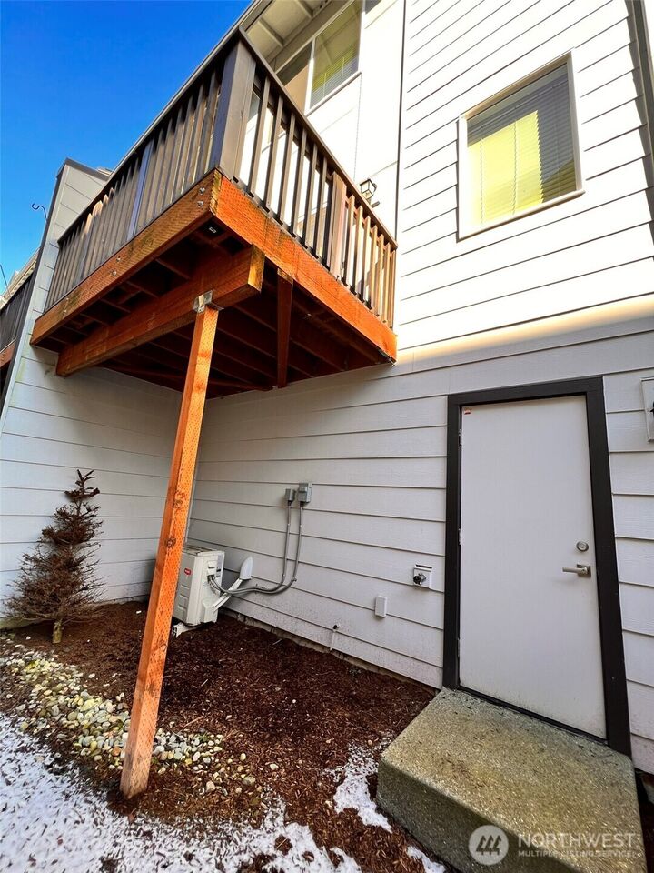 Property Photo:  15720  Meadow Road C3  WA 98087 