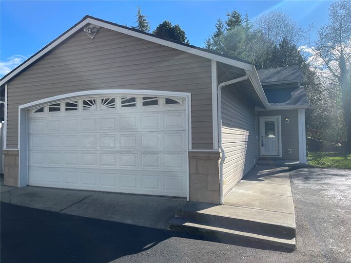 Property Photo: 5525 Glenwood Avenue WA 98203