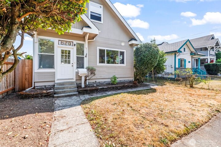 Property Photo: 629 S Steele Street WA 98405