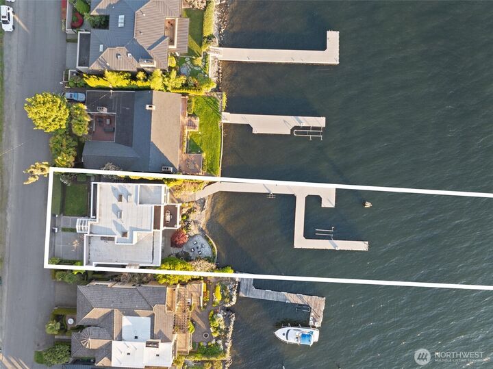 Property Photo: 175 Lake Avenue W WA 98033