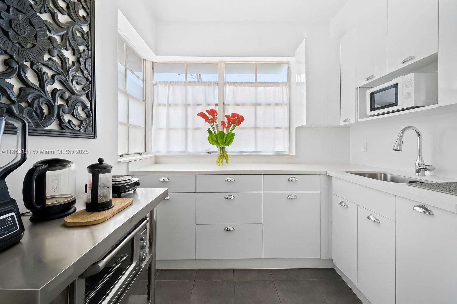 Property Photo: 1005 Meridian Ave 7 FL 33139