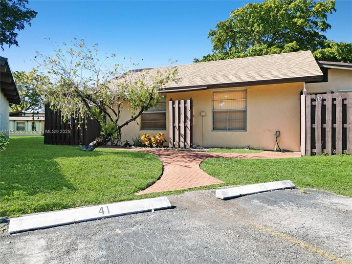 114 Essex Rd 1-36  Hollywood FL 33024 photo