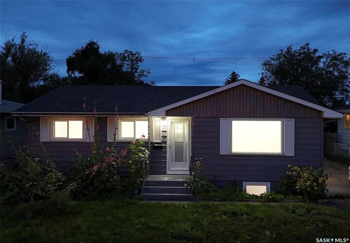 Property Photo:  214 Central Avenue  SK S7N 2E7 