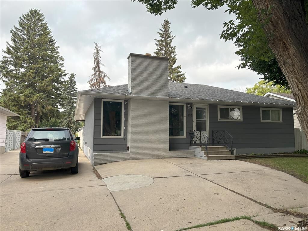 Property Photo: 1626 Grosvenor Avenue SK S0G 4V0