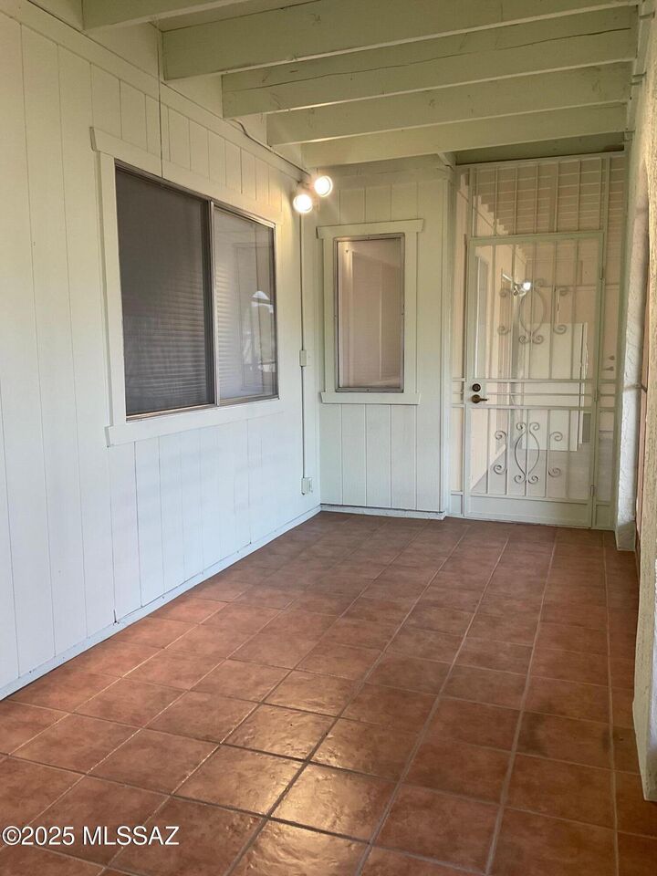 Property Photo:  934 N Abrego Drive  AZ 85614 