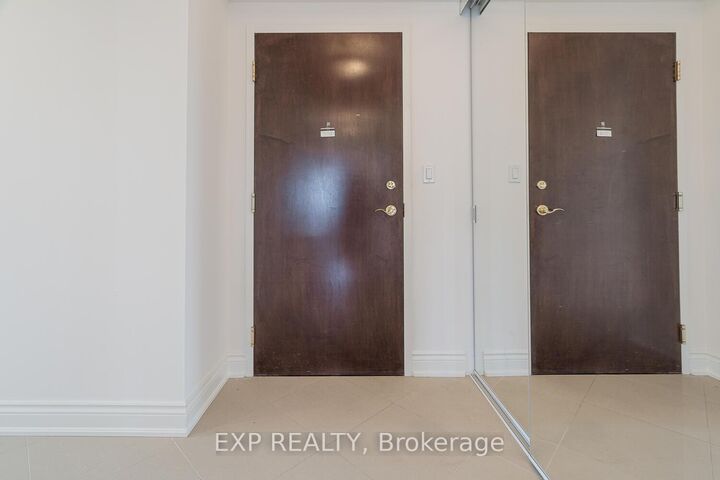 Property Photo: 88 Promenade Circle 1205 ON L4J 9A4