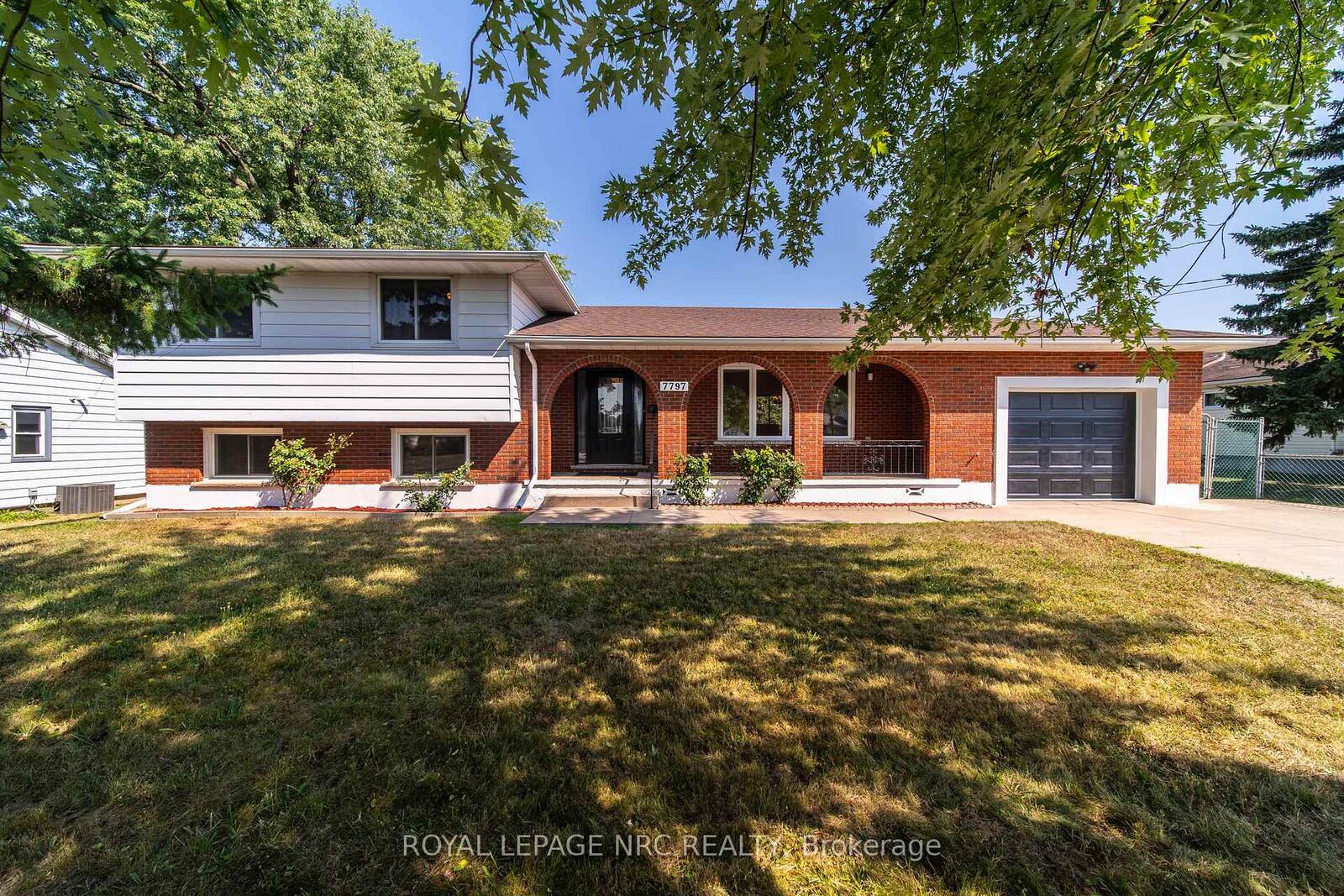 Photo de la propriété:  7797 Mulhern Street  ON L2H 1B6 