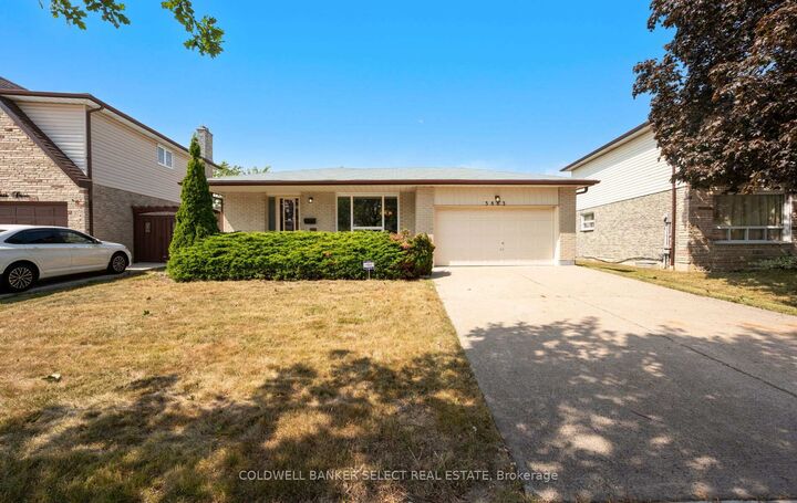 Property Photo:  3883 Brandon Gate Drive  ON L4T 3N7 