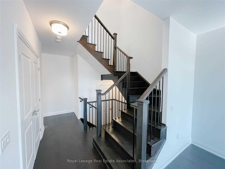 Property Photo: 4121 Hillsborough Crescent ON L6H 3P9