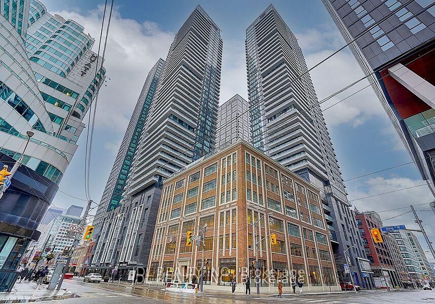 Property Photo:  125 Blue Jays Way 4701  ON M5V 0N5 