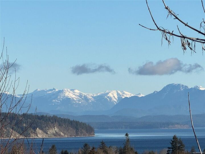 Property Photo: 663 Mariner Dr BC V9H 1V9