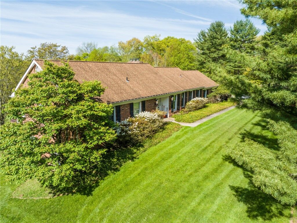 Property Photo:  45 Stonedale Road  PA 15143 