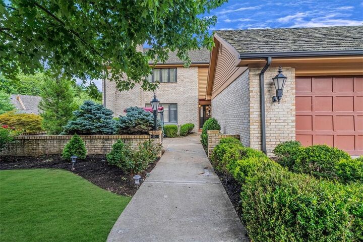 Property Photo:  134 Village Ct  PA 15241