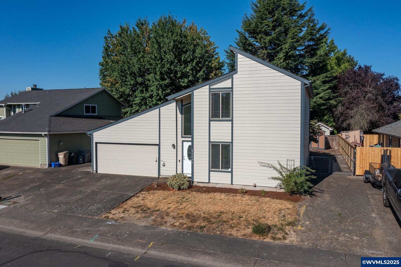 Property Photo: 4046 Evergreen St SE OR 97322