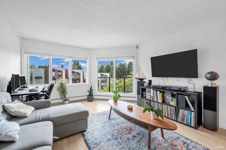 Property Photo:  156 W 21st Street 309  BC V7M 1Y9 