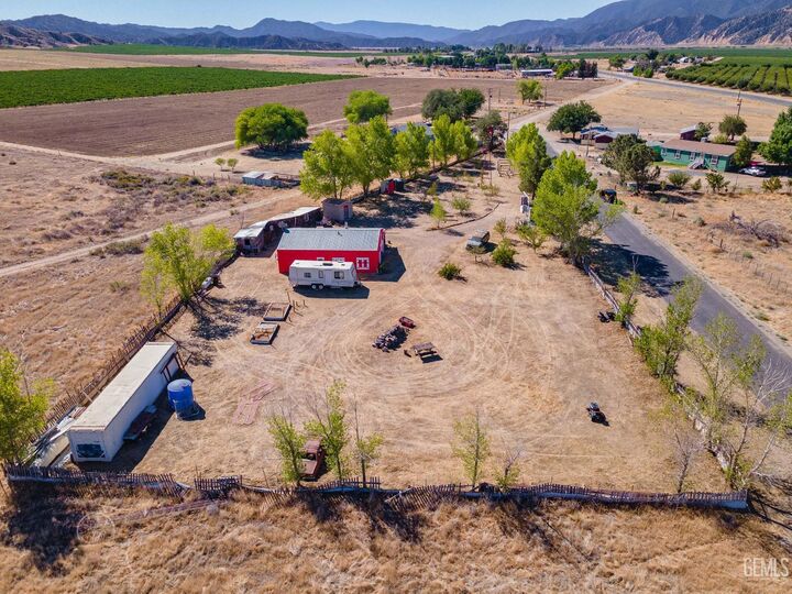 Property Photo: 4055 El Roblar Street CA 93254