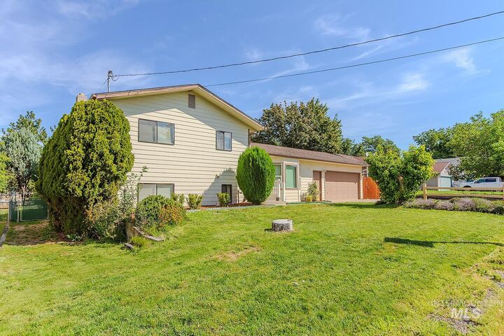 Property Photo:  2406 Linda Lane  WA 99403 