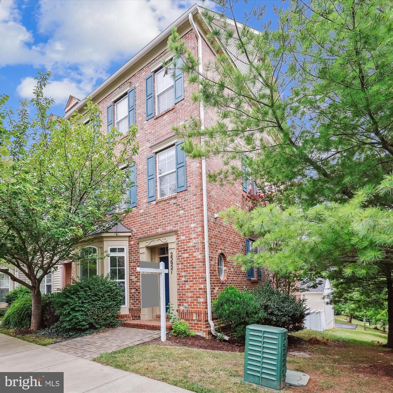 Property Photo: 23921 Catawba Hill Drive MD 20871
