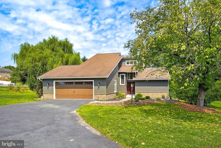 749 Village Road  Lancaster PA 17602 photo