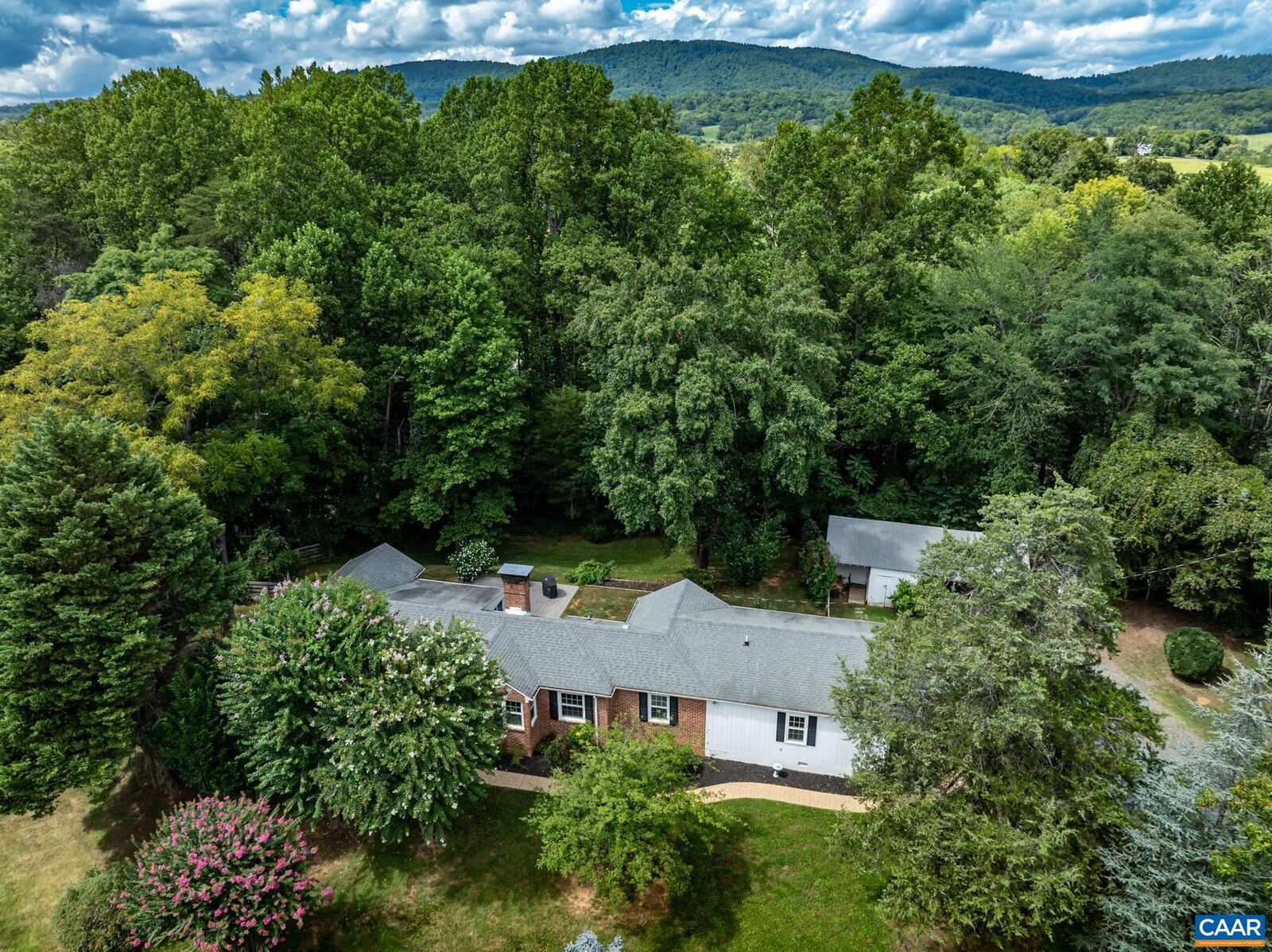Property Photo: 3304 Keswick Rd VA 22947
