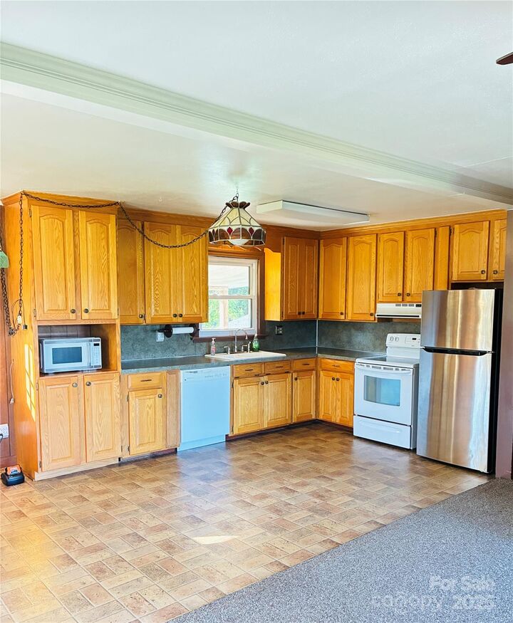Property Photo: 127 Walnut Tree Road NC 28625