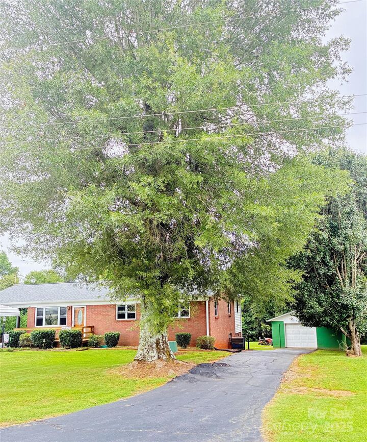Property Photo:  127 Walnut Tree Road  NC 28625 