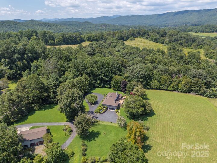 Property Photo: 26 Canter Court NC 28742