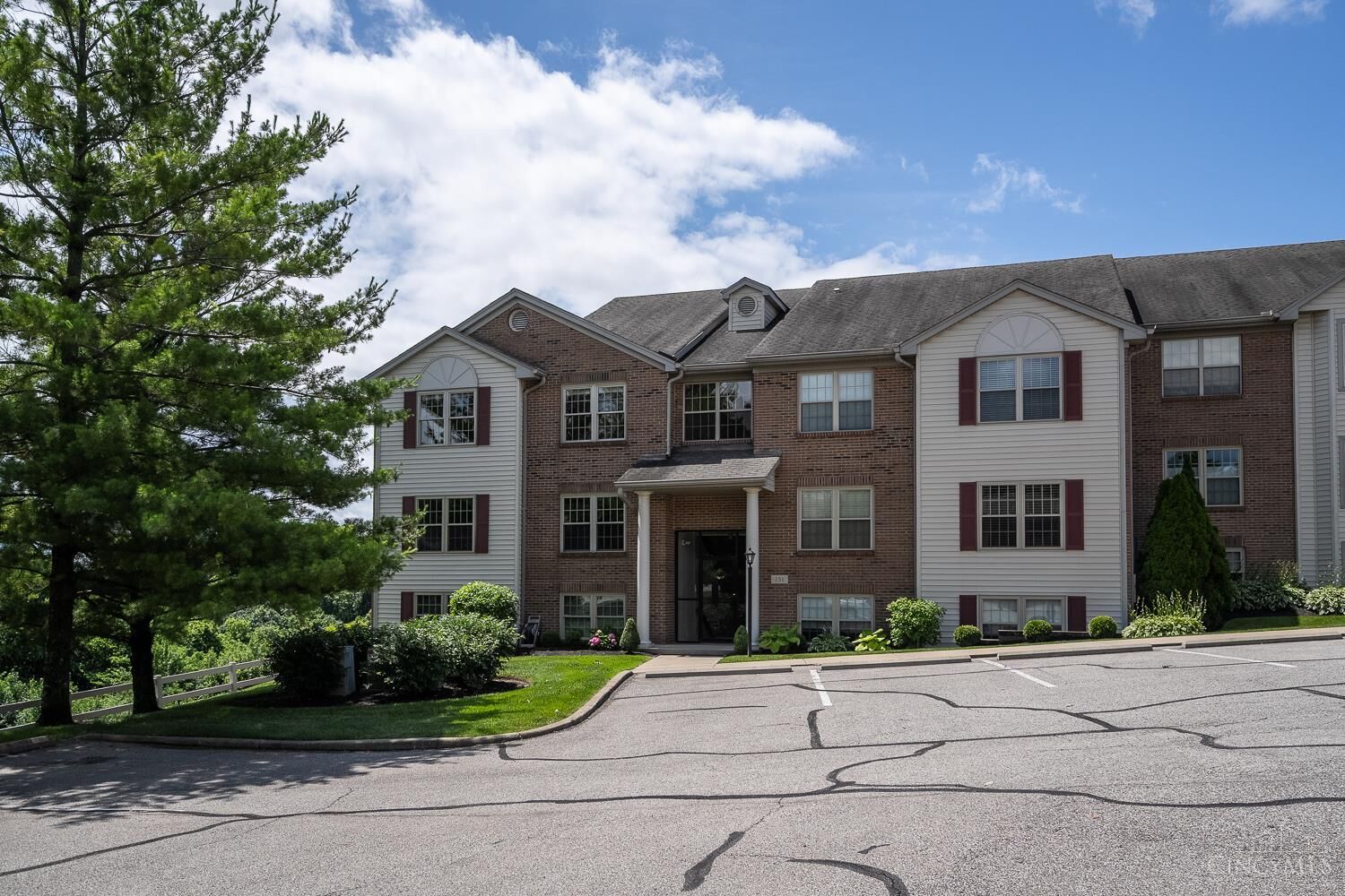 Property Photo:  151 Palisades Pointe  OH 45238 