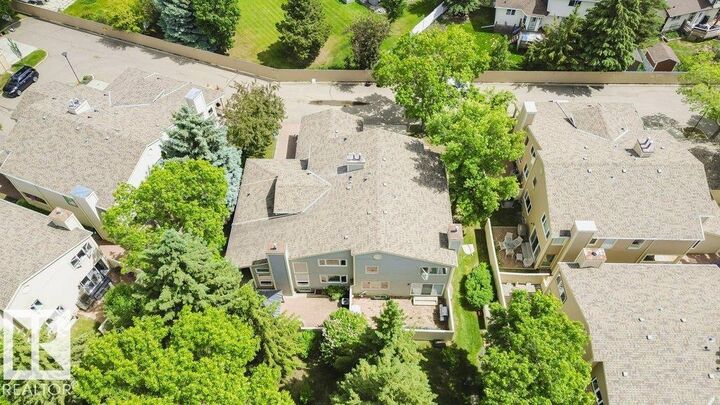 Photo de la propriété:  1027 109 Street NW  AB T6J 5G2 
