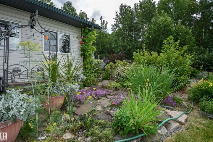 Property Photo:  1, 54429 Ste. Anne Trail  AB T0E 0A0 