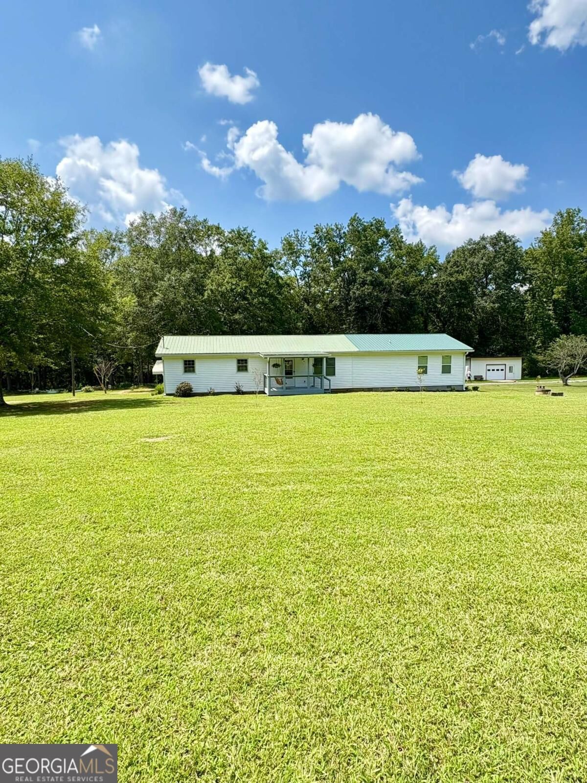 Property Photo:  260 Oak Circle  GA 30646 